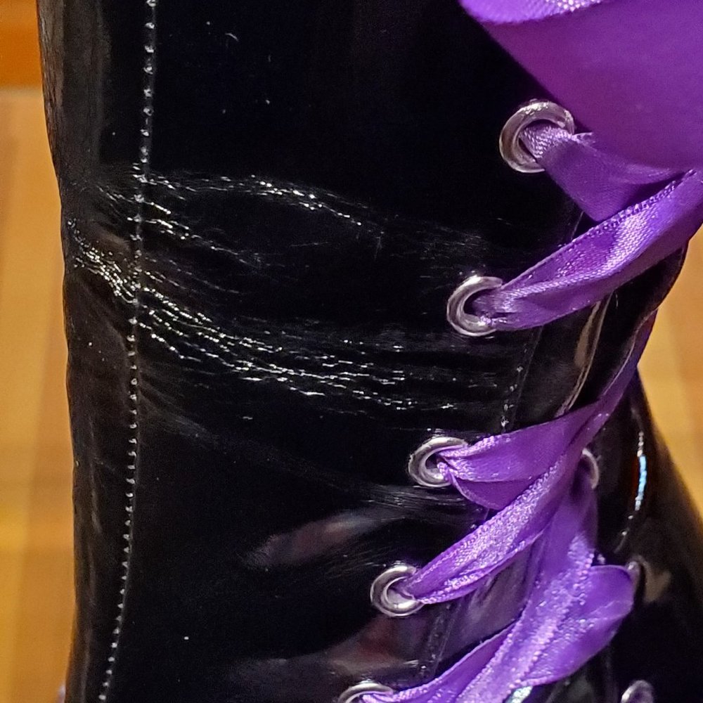Black patent stiletto boots with ribbons - Picture 3 of 3